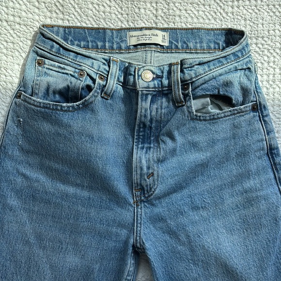 Abercrombie 90s Straight Ultra High Rise Size 24 00 Short - Picture 3 of 7